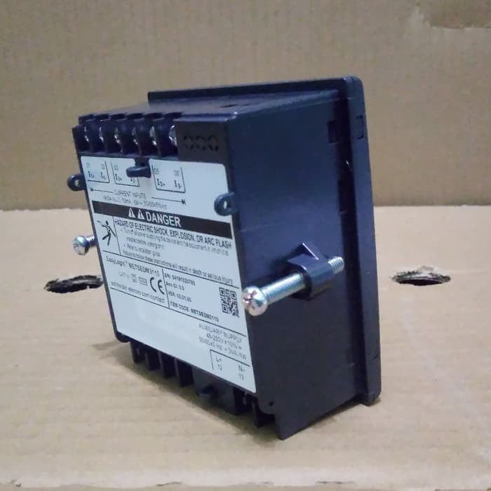 Ampere meter Digital Schneider METSEDM3110 96x96mm 4Digit, 3 Phase, Class 0.5