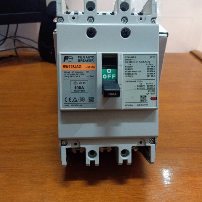 Breaker Fuji BW 125 JAG,30kA ,380/415VAC 3P White 100A